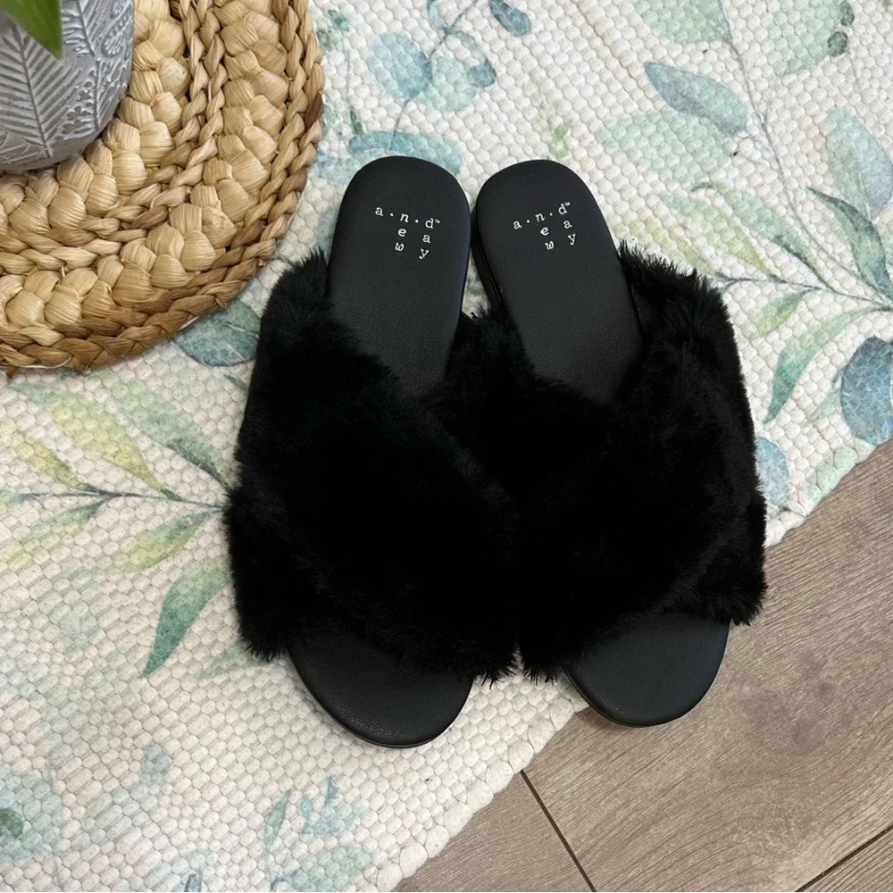 A New Day Women’s Black Fuzzy Slide Sandals Size 5.5 Crossband Faux Fur New